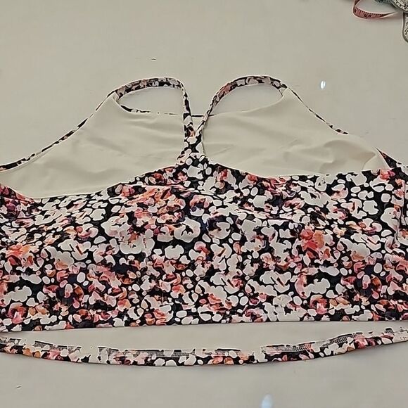 Old Navy floral active powersoft built in bra top size 3X - Picture 3 of 7